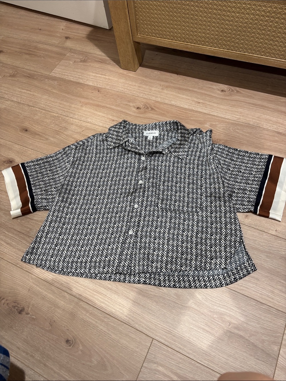 Evereve Black & White Short-Sleeve Button-Down with Brown Stripe Cuffs